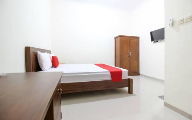 RedDoorz near UII Jakal 2
