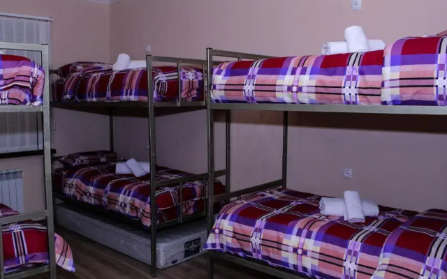 Bee Lucky Hostel and Tours