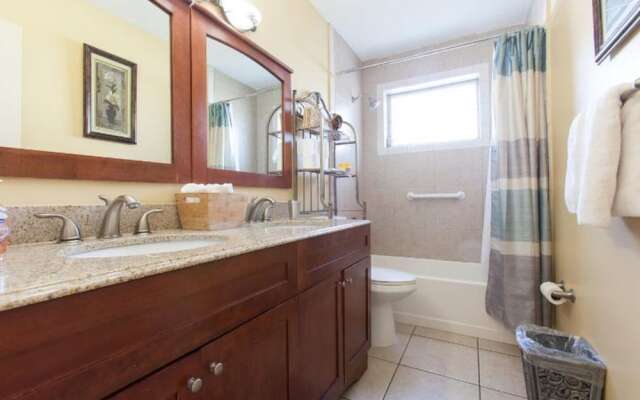 Hollywood Hills 4 Bedrooms 3 Bathrooms Home