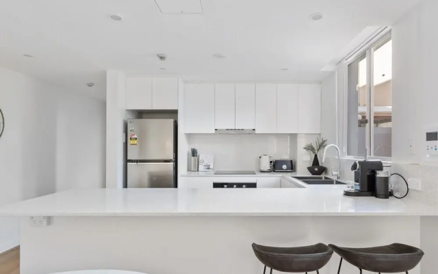 Stylish 2-bed Apartment With Pool in Camperdown
