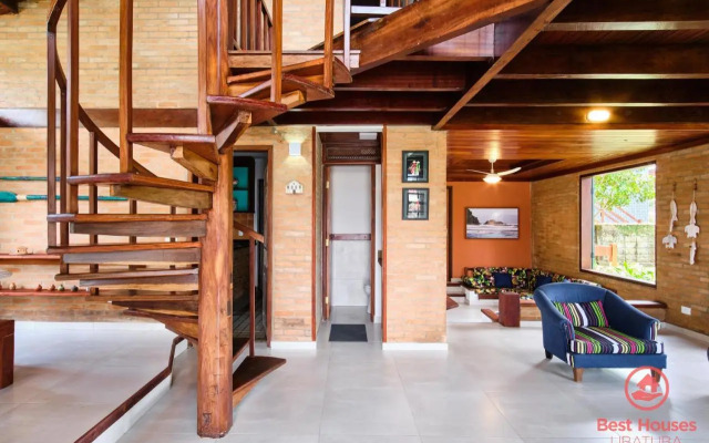 Bh31: Casa Com Piscina Em Frente À Praia Grande