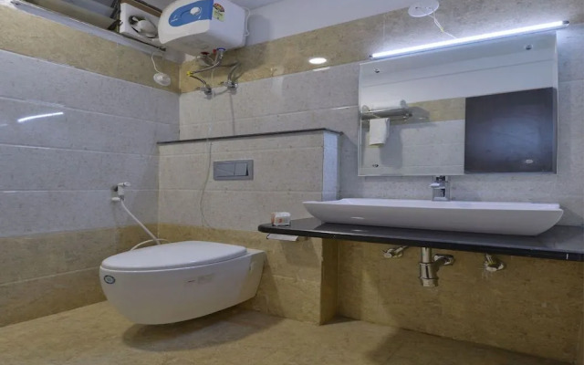 OYO 12694 Hotel Bauji Palace