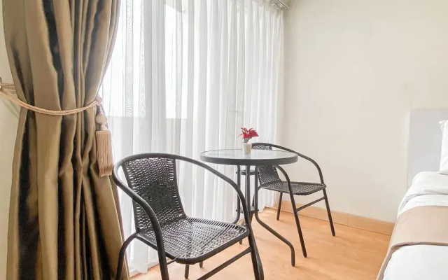 Studio Near Rajawali Station At Amethyst Apartment