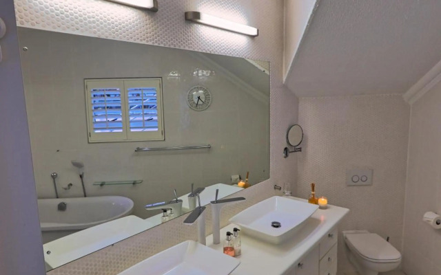 Denhill Villa Unit 4