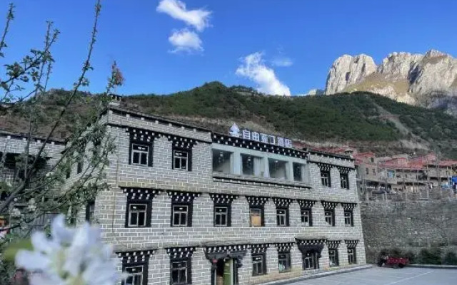 zi you ya ding hotel