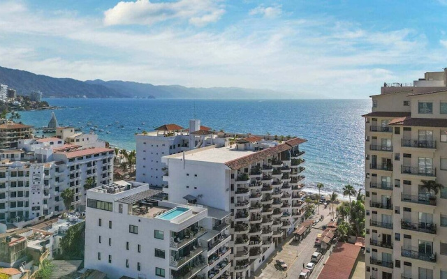 Ocean View 2Br Condo-balcony-beach-pool - 902