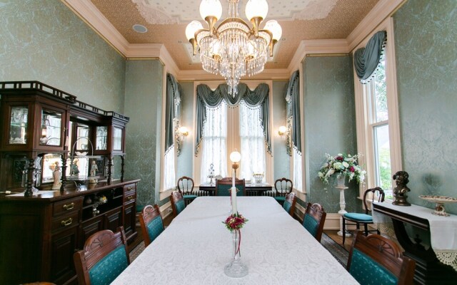 Silas W Robbins House Bed & Breakfast