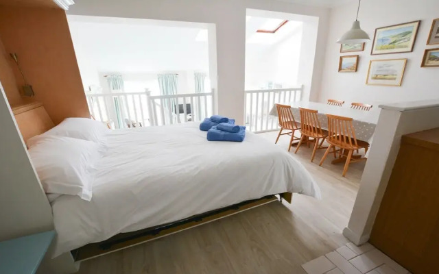 Clifton Court Apt 16 With Heated Pool
