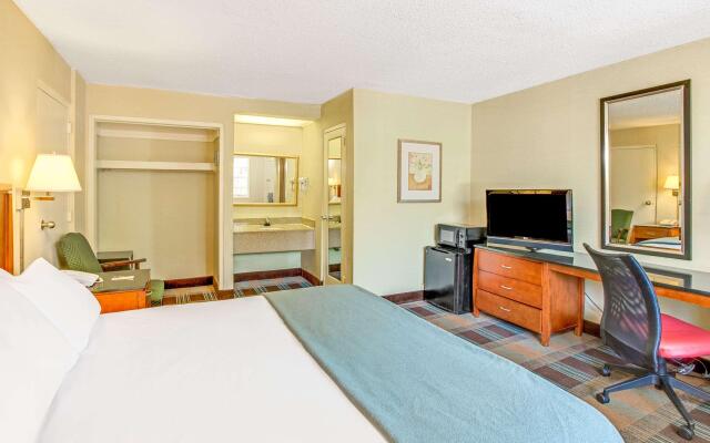 Travelodge by Wyndham Silver Spring