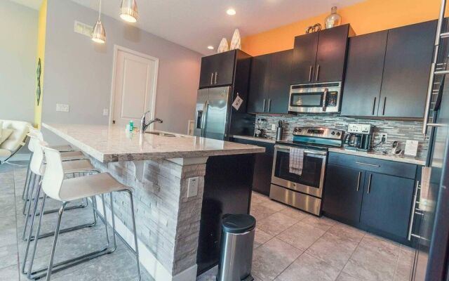 Aurora House In Davenport