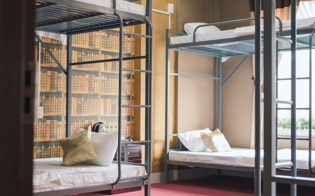 White Hotel - Hostel