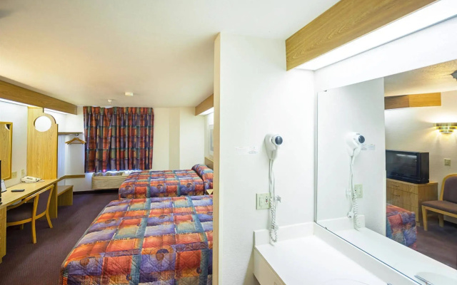 OYO Hotel Markle IN I-69