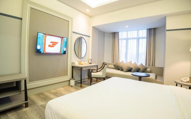 Three R Hotel