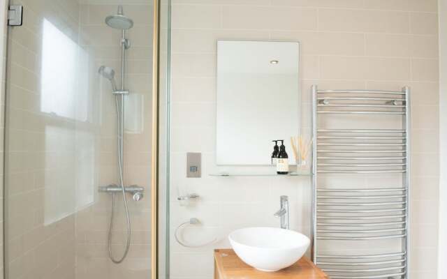 Cosy Two Storey 1 Bedroom Flat in Battersea