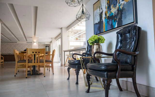 BEST WESTERN Plus Monterrey Colon