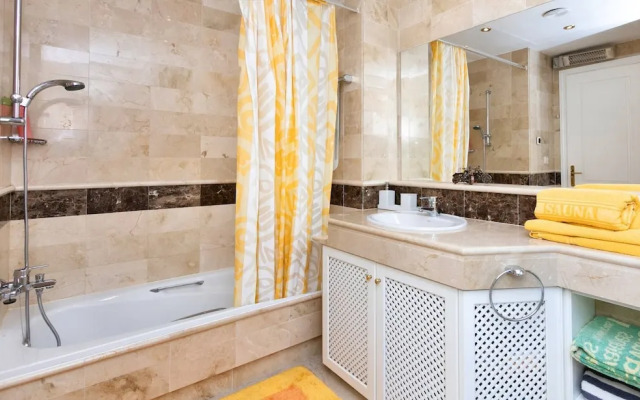 Luxury Apartment With Sea View In Marbella