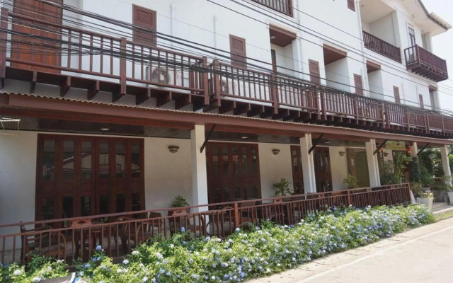 Sri Chiangkhan Hotel