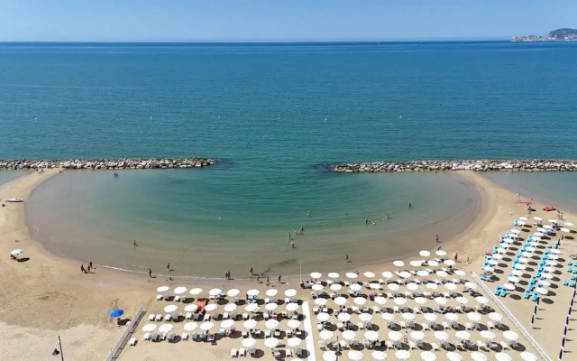 Bajamar Beach Hotel