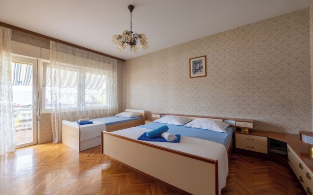 Apartment Frane