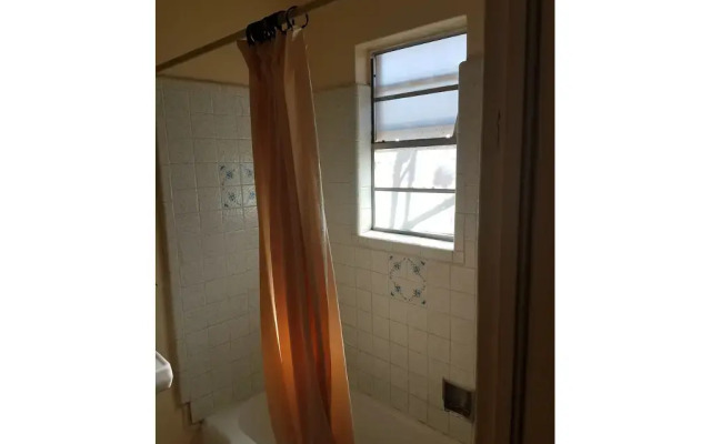 Beverly Crest Motor Inn