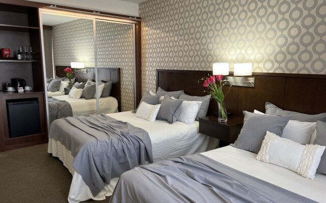 Ian Hotel