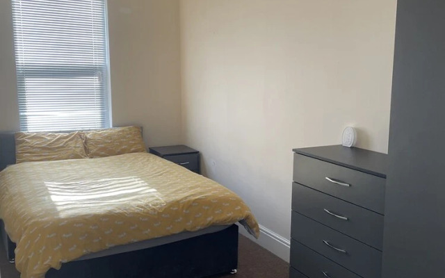 Immaculate 3-bed House Near Stokes Croft Bristol