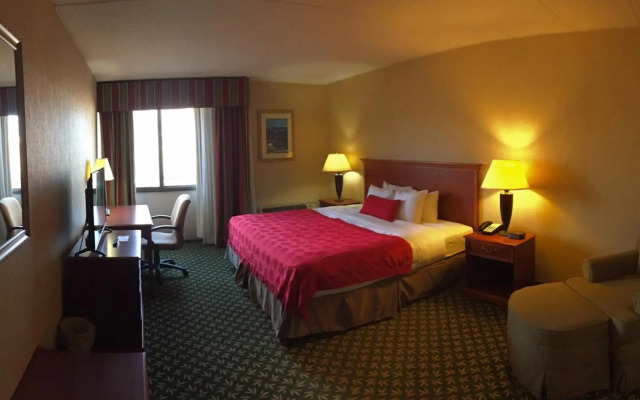 Mystic River Hotel & Suites