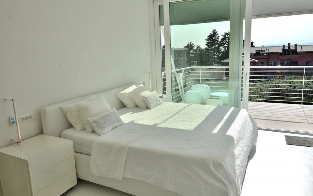 The White Apartment With Pool