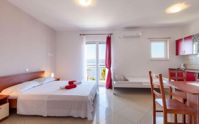 Ana - free parking - SA1(2+1)