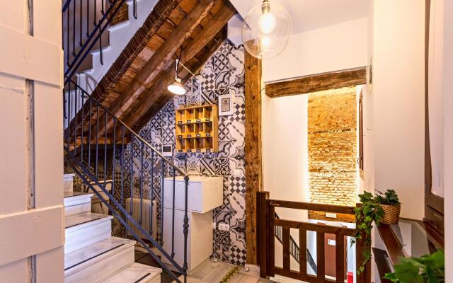 Stunning one-bedroom apartment near the Cathedral. Zacatin 201