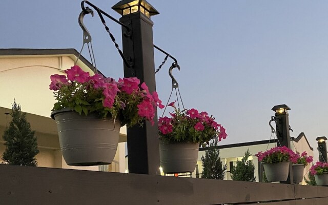 Stratus Suites - Boutique Hotel