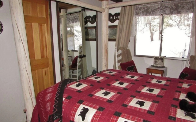 063 JB's Pinecone Lodge Home