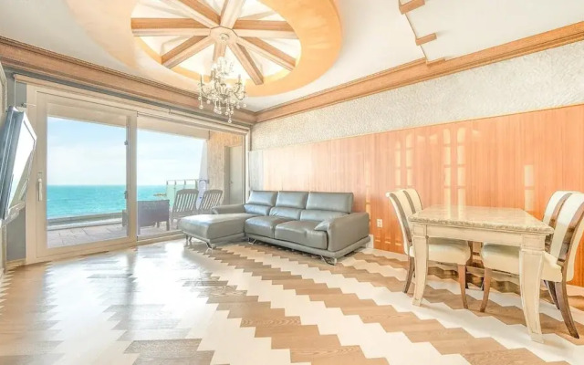 Gyeongju Blue21 Poolvilla Pension