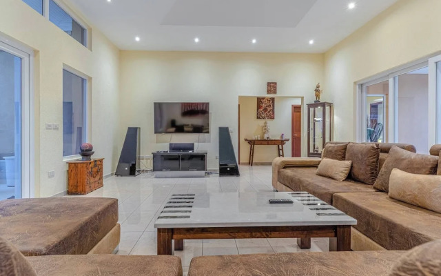 Tropical Luxury 4BR Pool Villa w Game Area