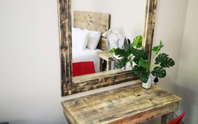 Studio 3 Churchill Lane Self catering accommodation