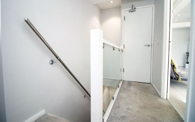 Skyline Immaculate 2-bed Apartment in Swansea
