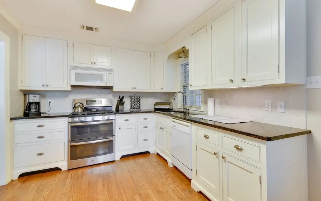 Spacious Amarillo Home With Shared Fire Pit!