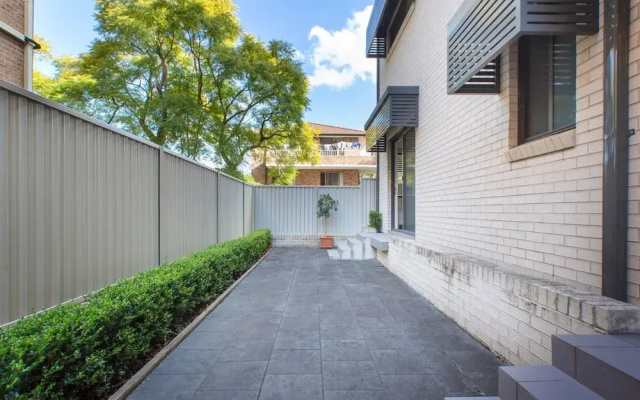 Spacious Two-bedroom Apartment Near Hospital