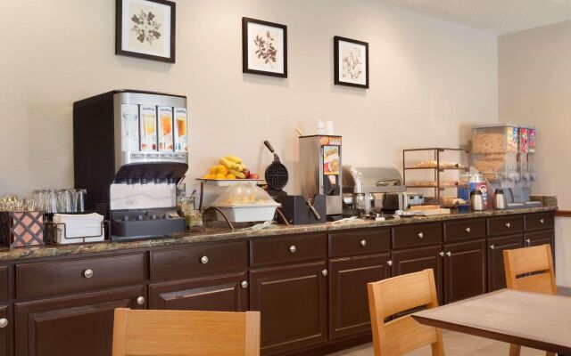 Country Inn & Suites by Radisson, Norman near University