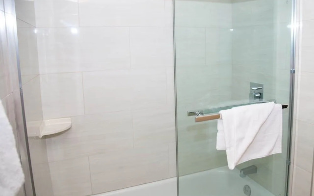 Twin Pine Inn & Suites