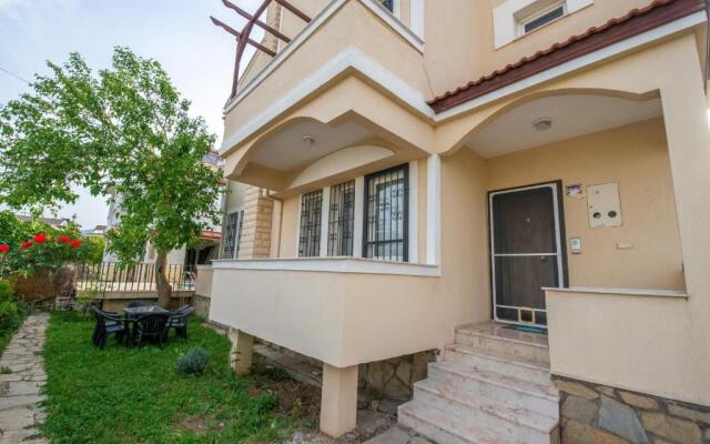 Sahile Yakın Havuzlu Villa 6+2 kişilik