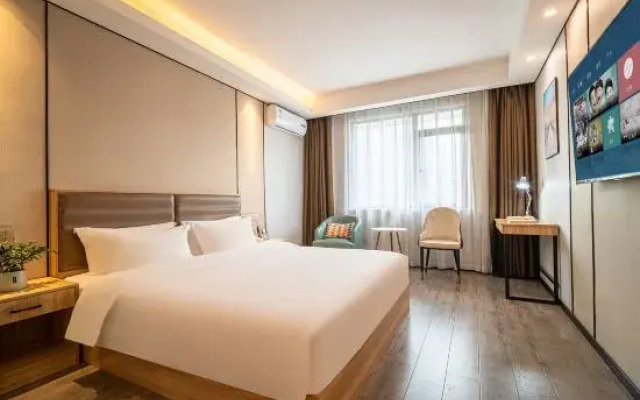 Huaxi Hotel (Guiyang Railway Station Vientiane City Shopping Center)