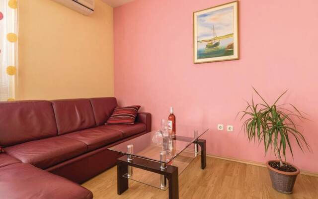 Nice Home in Kastel Luksic With Wifi and 6 Bedrooms