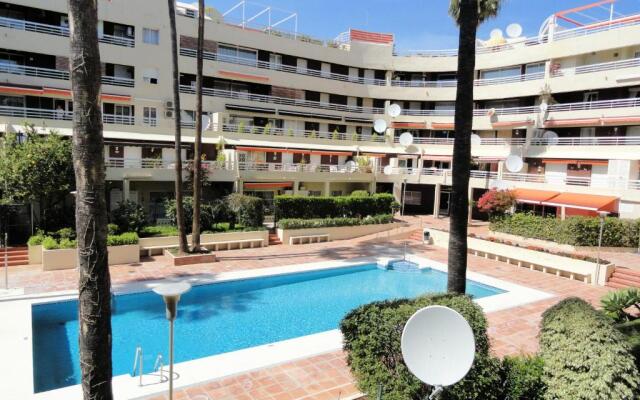 Spacious 3 Bedroom 2nd Line Beach Apartment Marbella Center