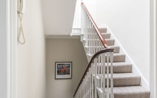 Luxurious Highbury Mansion with Beautiful Garden