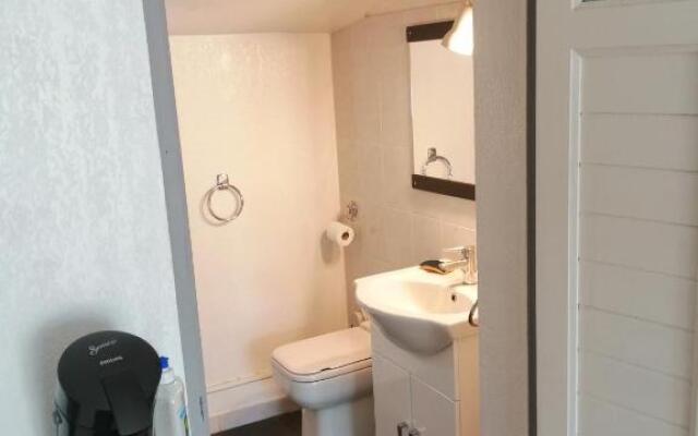 Studio et piscine au sel