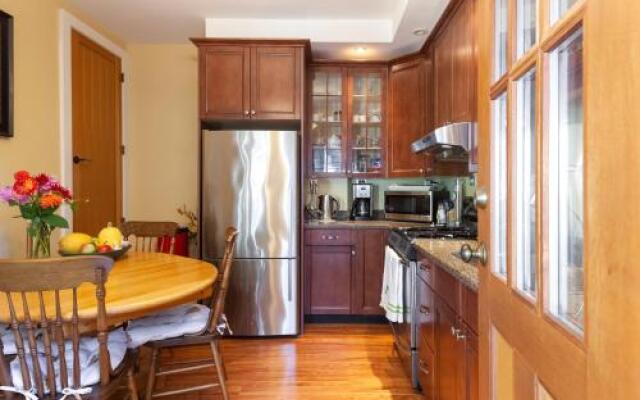 Beautiful, Quiet 3BR in Posh Kitsilano