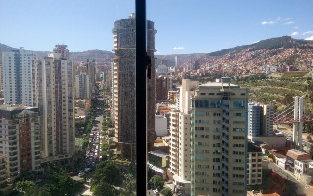 DEPARTAMENTO PISO 20a, CENTRICO, CERCA EMBAJADA AMERICANA, TELEFERICO, MALLS, VISTAS PANORAMICAS y SEGURO