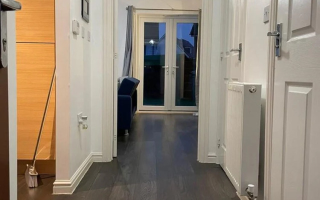 Charming 2-bed Terraced Home in Dartford