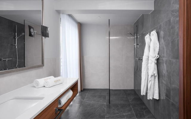 Heron Live Hotel